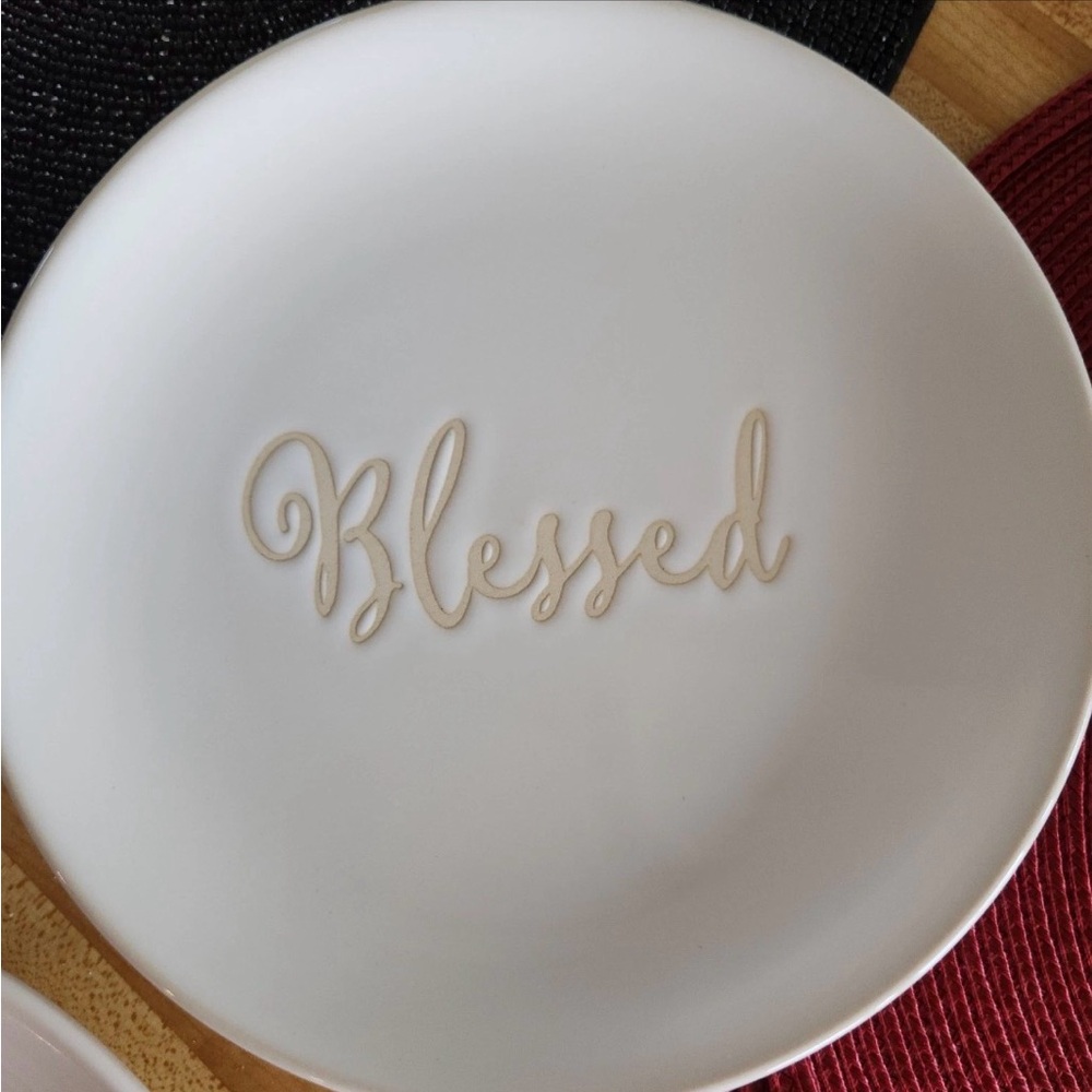 Blessed and 'Grateful' Dinner Plates set of 5! Better Homes And Gardens Cream. - Picture 3 of 7